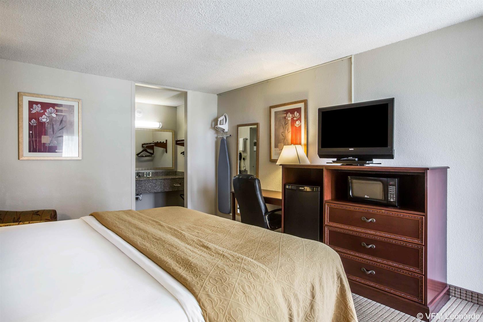 Quality Inn & Suites Near Lake Юфола Екстер'єр фото