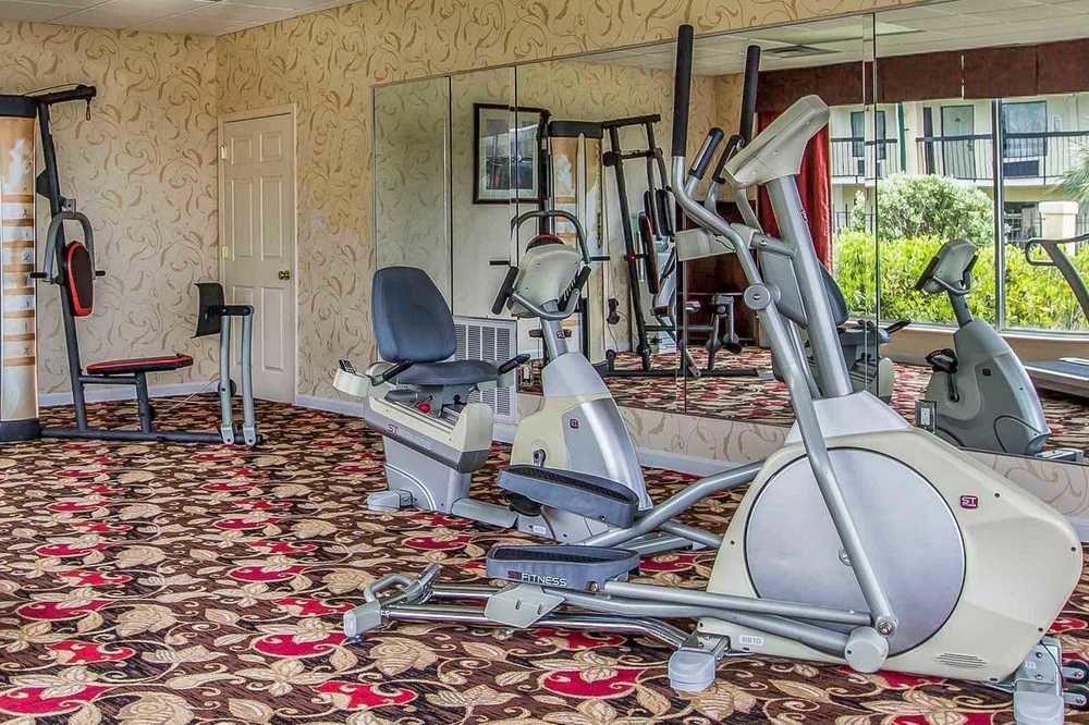 Quality Inn & Suites Near Lake Юфола Екстер'єр фото