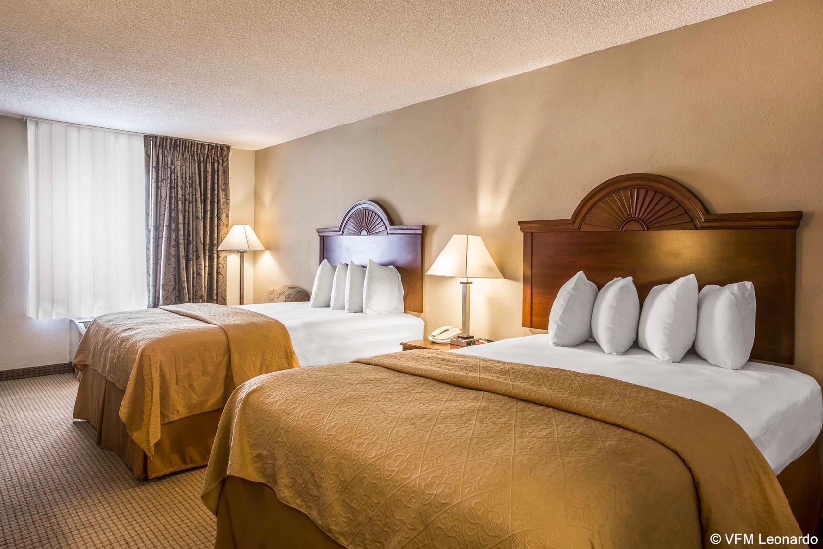 Quality Inn & Suites Near Lake Юфола Екстер'єр фото