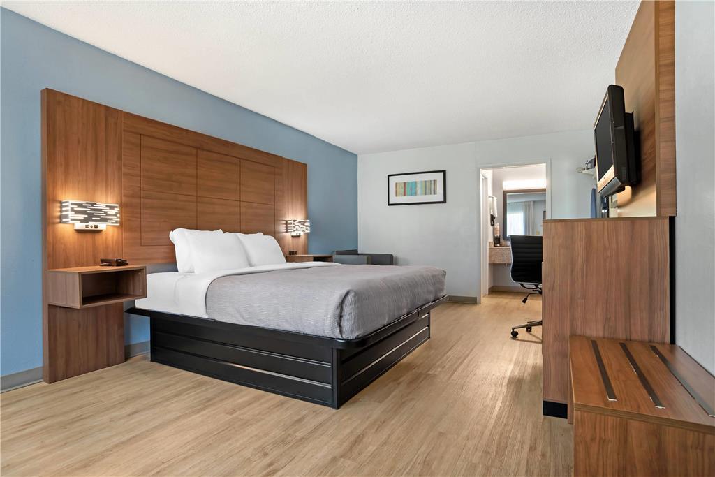 Quality Inn & Suites Near Lake Юфола Номер фото
