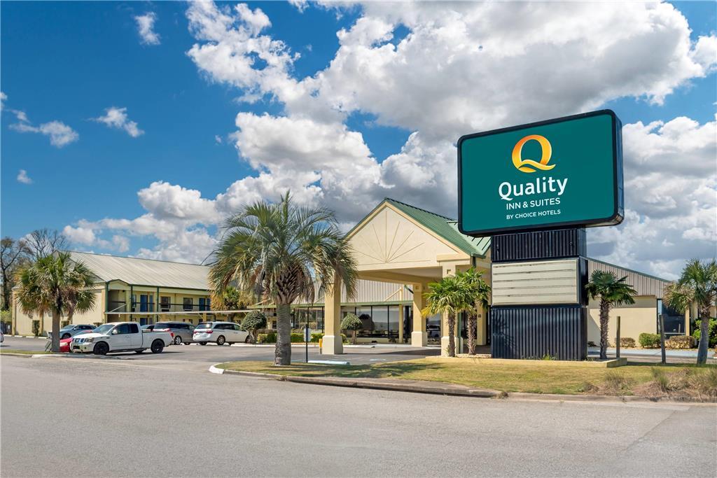 Quality Inn & Suites Near Lake Юфола Екстер'єр фото