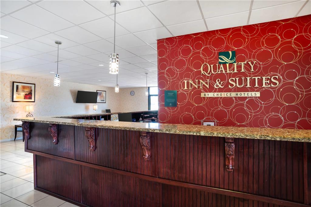 Quality Inn & Suites Near Lake Юфола Інтер'єр фото