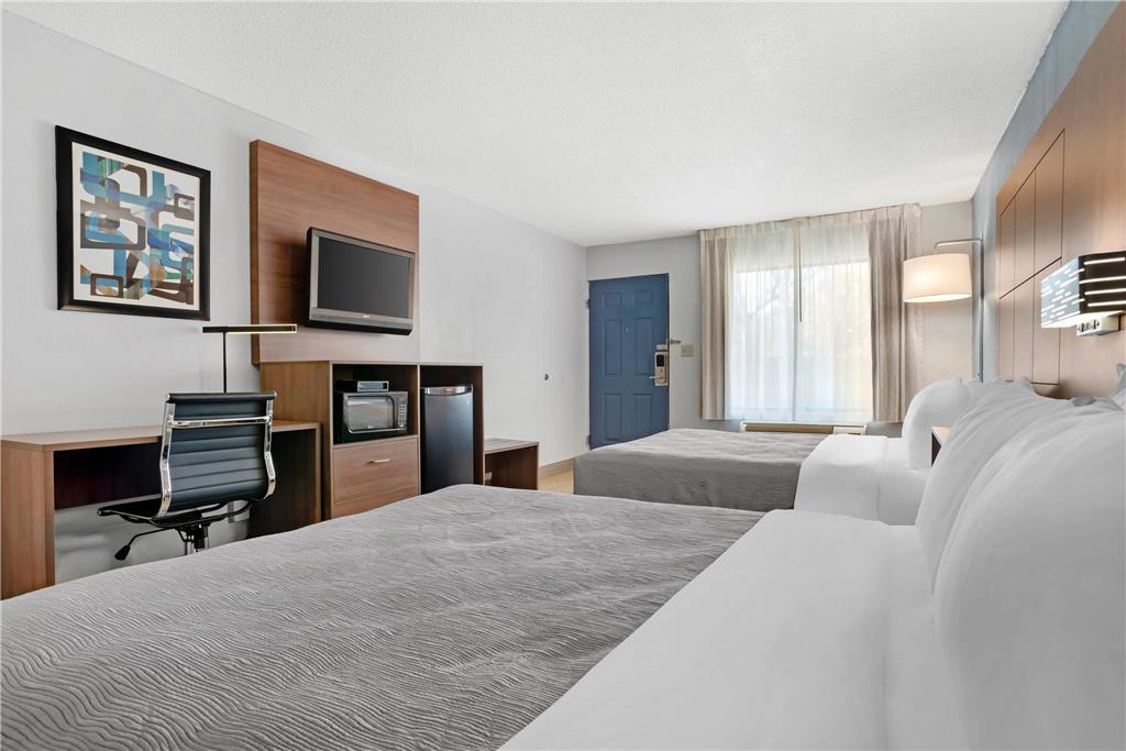 Quality Inn & Suites Near Lake Юфола Номер фото